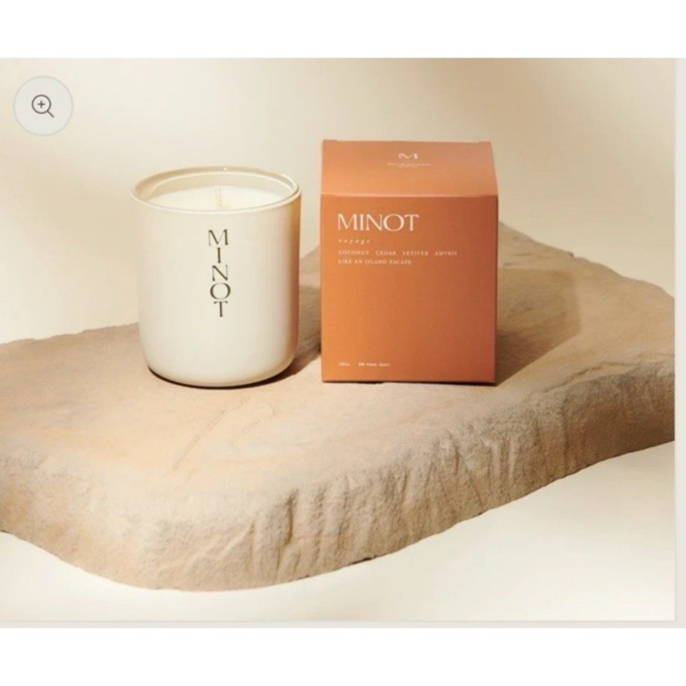 Minot Voyage Candle 12oz 8o hr Burn Time Coconut Cedar Vetiver Amyris Scented